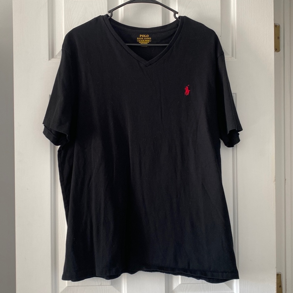 Men’s black basic v tee shirt